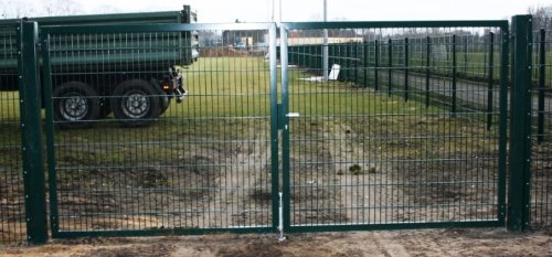 Hochwertiges, 2-flügeliges Tor / Grün beschichtet / Tor-Einbau-Breite